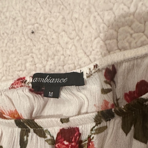 Elegant Floral Off-Shoulder Blouse - Picture 4 of 5